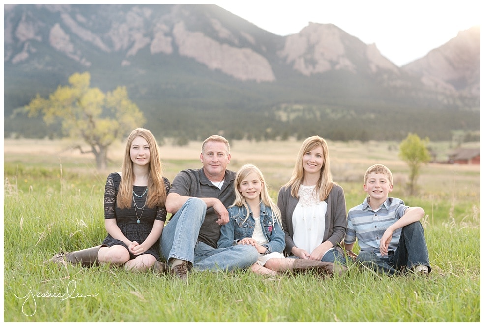 Boulder family photographer, family in front of flatirons