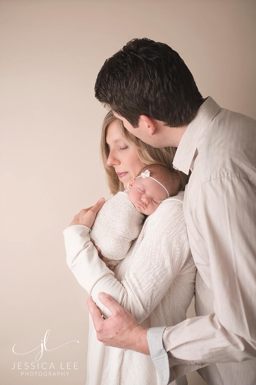 Broomfield Colorado Newborn Photographer, baby portraits with dad kissing mom