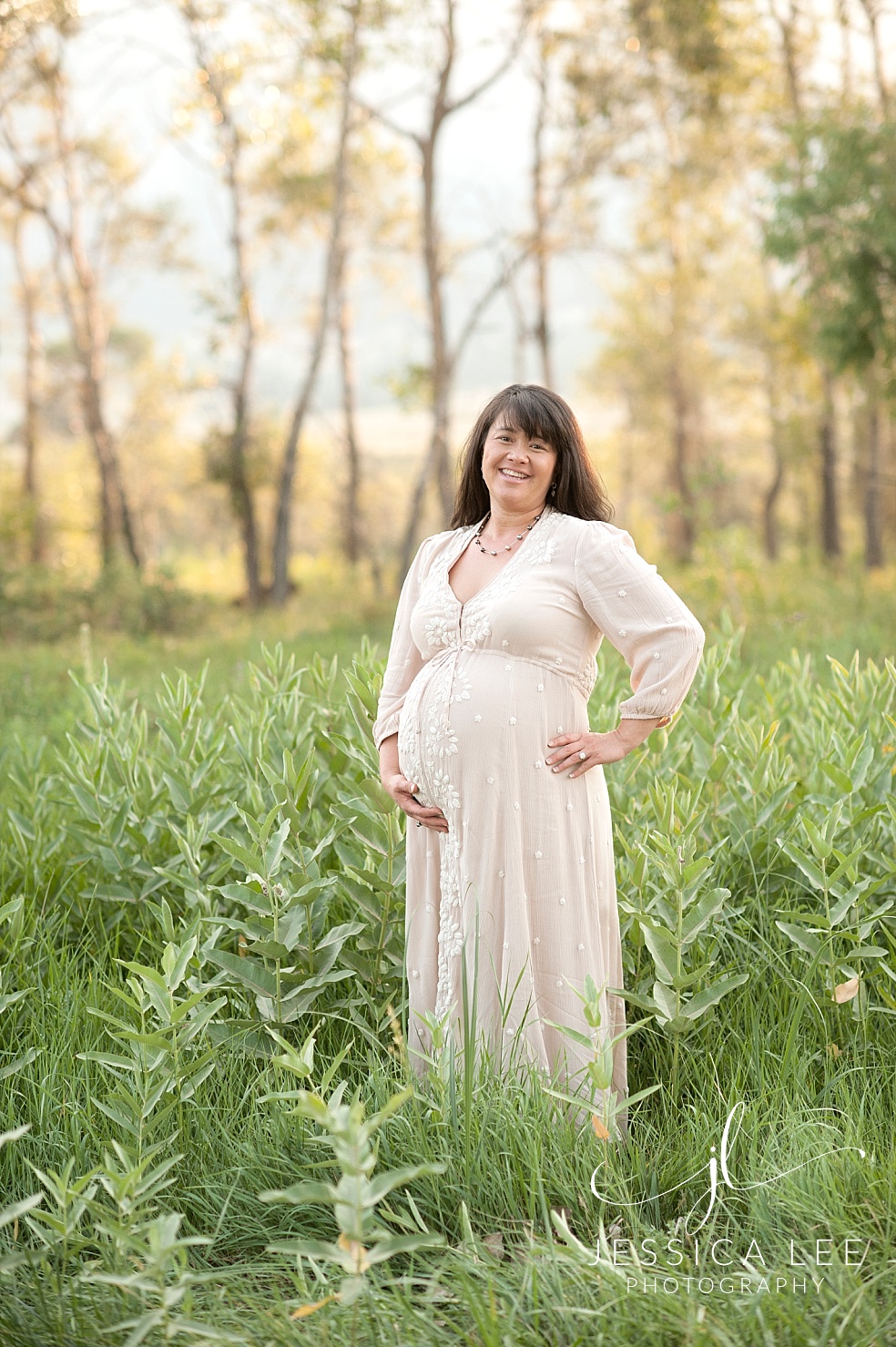 Beautiful Mother to be holding belly with hand on hip | Jessica Lee Photography