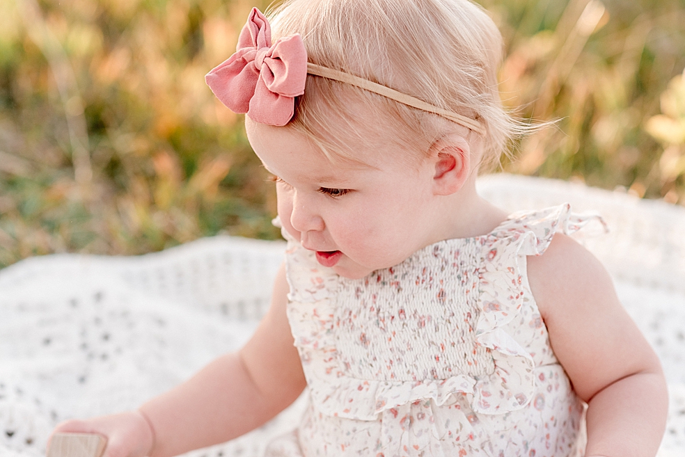 Detail photo of toddler girls pink bow | Photo by Jessica Lee Photography
