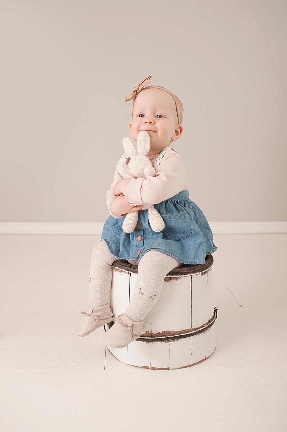 Baby girl sitting holding a stuffed bunny | Photo by Decatur Alabama Baby Photographer Jessica Lee 