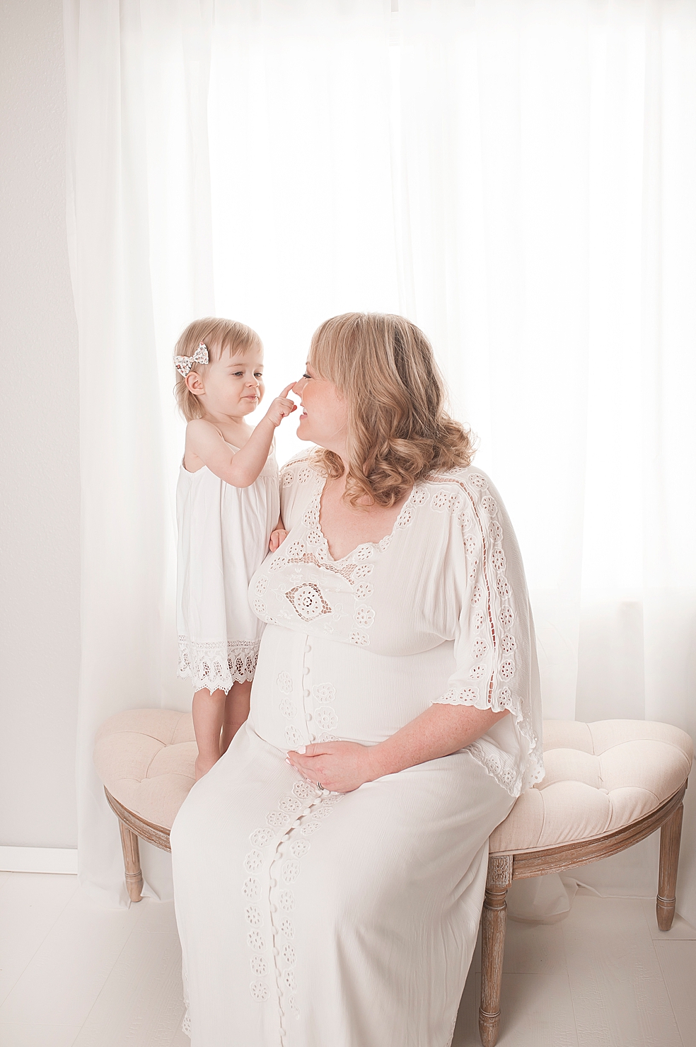 Toddler girl in white playing with mom | Photo by Decatur Alabama Maternity Photographer Jessica Lee