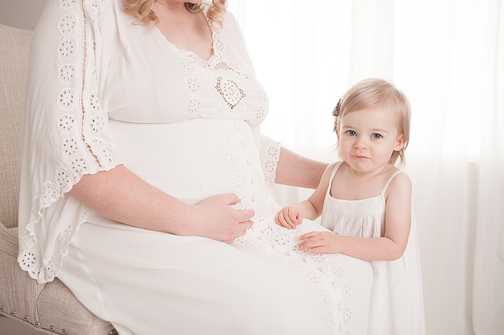 Detail of mom and baby girl in white dresses | Photo by Jessica Lee Photography