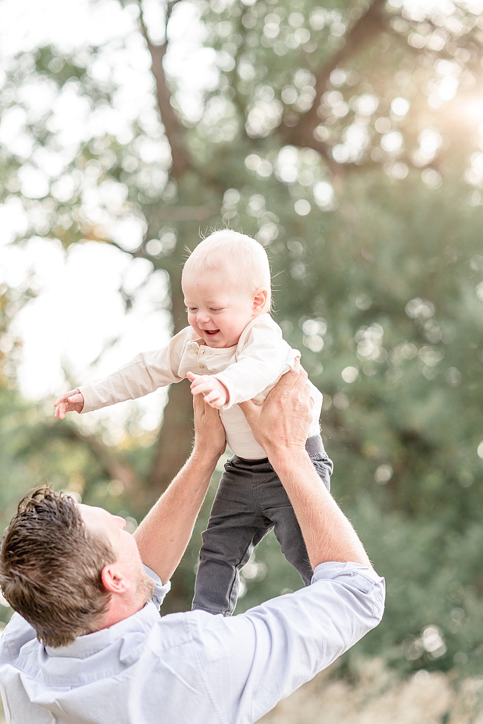 Dad playing with baby boy | Photo by Madison Alabama Baby Photographer Jessica Lee