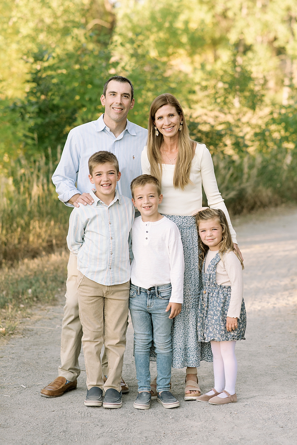 Family of five on a dirt path | Photo by Madison Alabama Family Photographer Jessica Lee