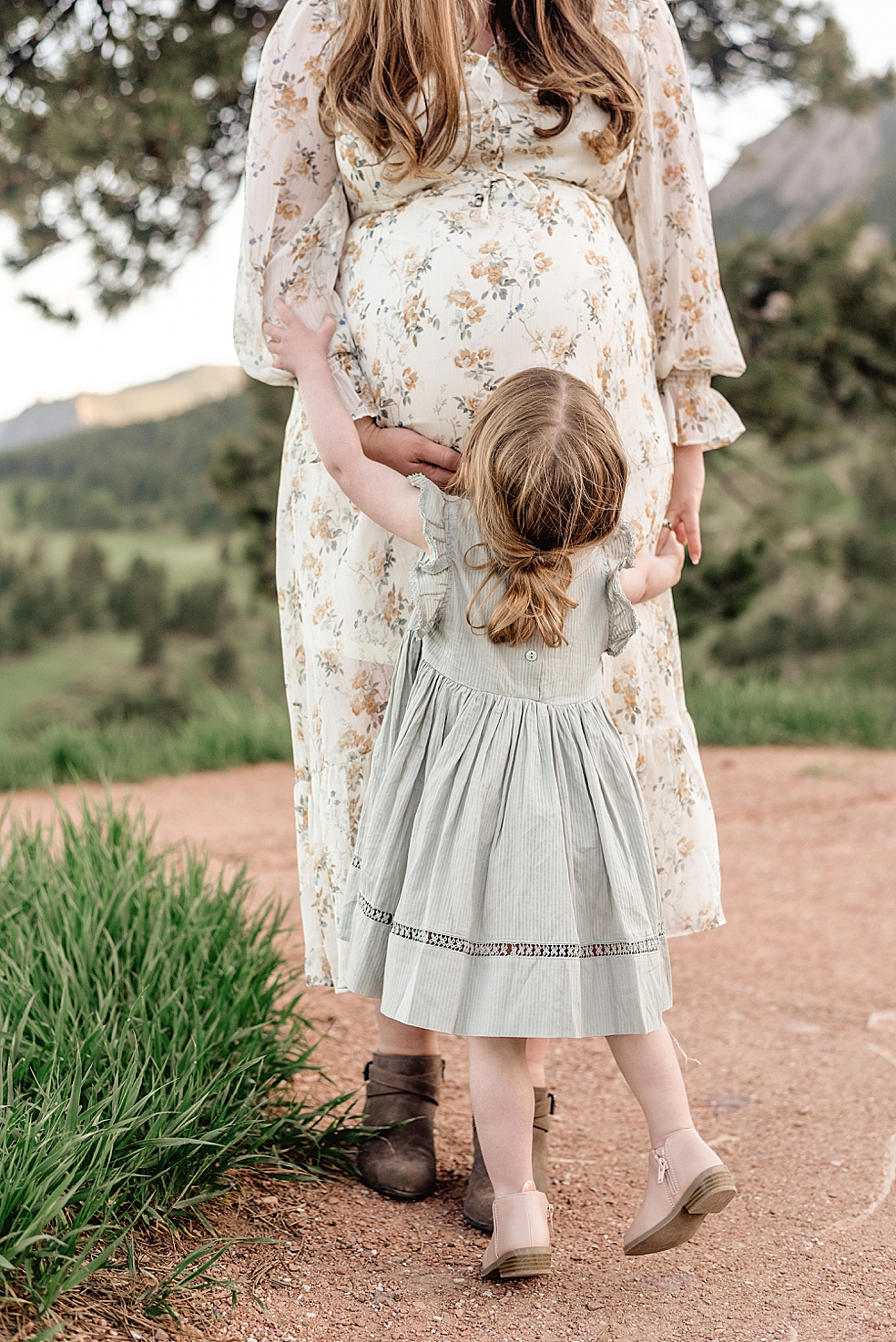 Little girl holding onto her moms pregnant belly | Photo by Meridianville Maternity Photographer Jessica Lee