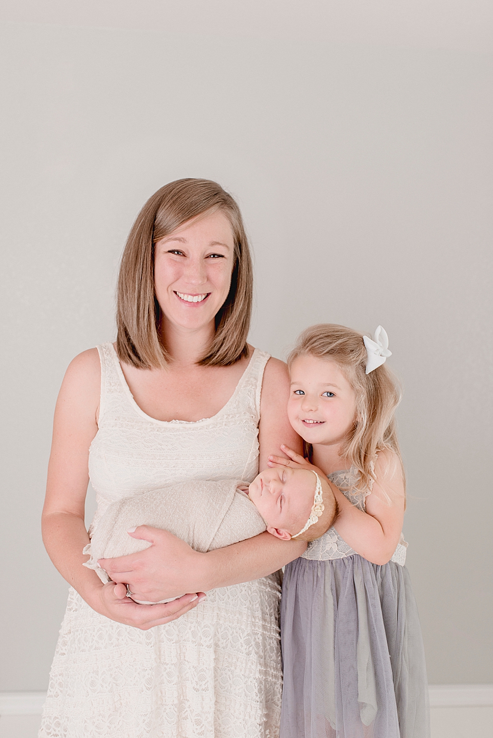 Mom and big sister with their new baby | Photo by Meridianville Newborn Photographer Jessica Lee