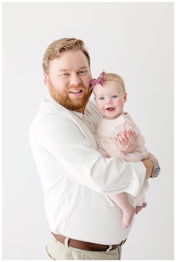 best baby photographer huntsville | dad snuggling baby