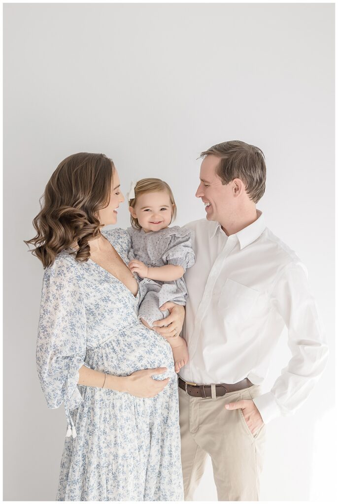 Expecting Mom with family | Jessica Lee Photography